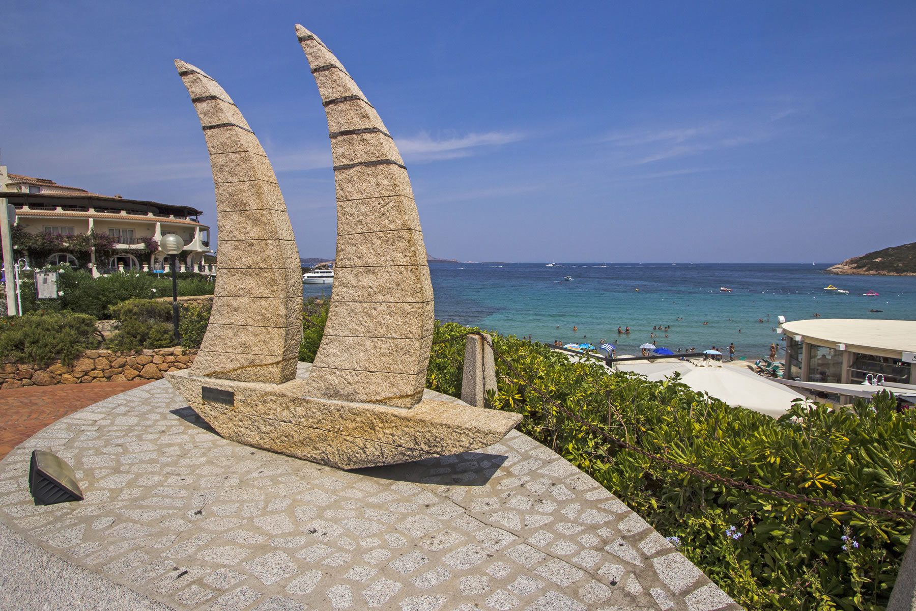 Holidays in Baja Sardinia what to do, events, beaches and flats in